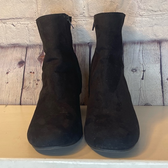 Time and True sz10 Retro Fall Winter Women Boots black Suede Short Block Heel - Picture 3 of 11